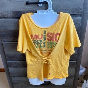 🎉 2/$25 Vintage style lace up band tee corset style